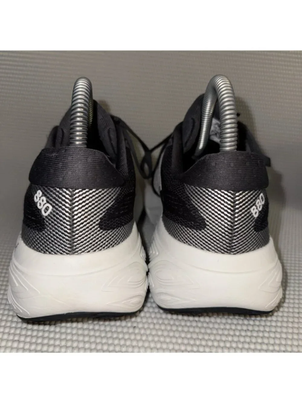 New Balance Fresh Foam X 880v15 Black White Athletic Shoes Women’s Size 6